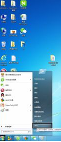 为什么win7系统玩游戏一全屏就卡住动不了