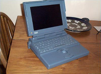 Apple重新设计了笔记本电脑概念，并于1991年10月发布了PowerBook笔记本电脑产品线