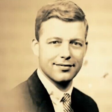 Robert Taylor在1966年加入ARPA，并将Larry Roberts 带到那里开发ARPANET