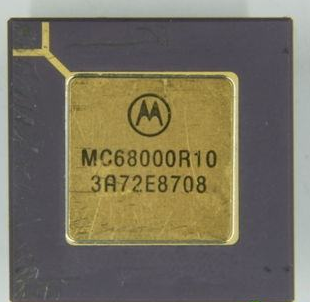 Motorola于1979年推出含有32位内部寄存器的Motorola 68000处理器
