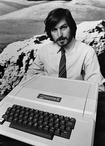 Apple II 于1977年6月发布，支持在CRT显示器上显示彩色图形
