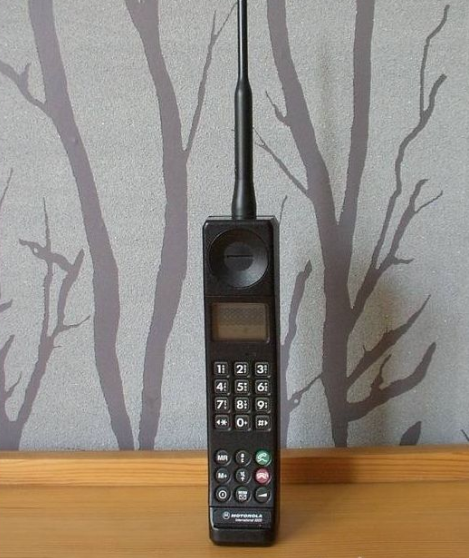 1993年，大陆第一部移动电话 摩托罗拉3200（大哥大）