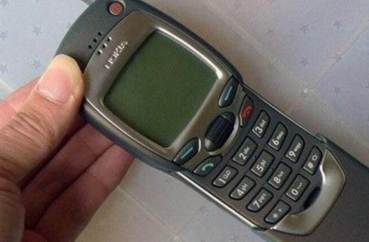 中国第一款支持WAP上网的手机：诺基亚7110在2000年5月发布    