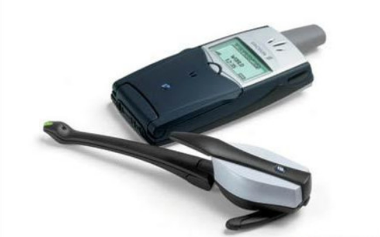 世界上第一款内置蓝牙功能的手机 爱立信T39mc在2001年8月发布