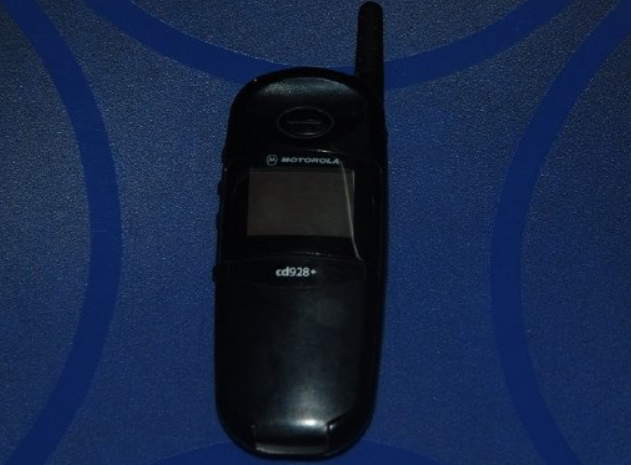 全中文手机摩托罗拉CD928+在1999年2月上市