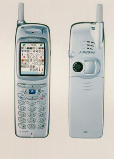 世界第一款照相手机的夏普J-SH04于2000年10月下旬发售