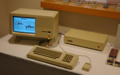 1983年出现了全球第一款搭载图形用户界面的商品化个人电脑Apple Lisa