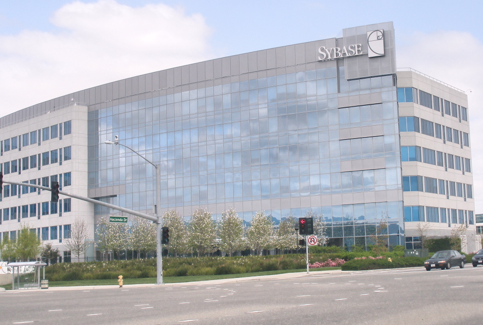 Sybase于1984年于Epstein加州柏克莱家中创立