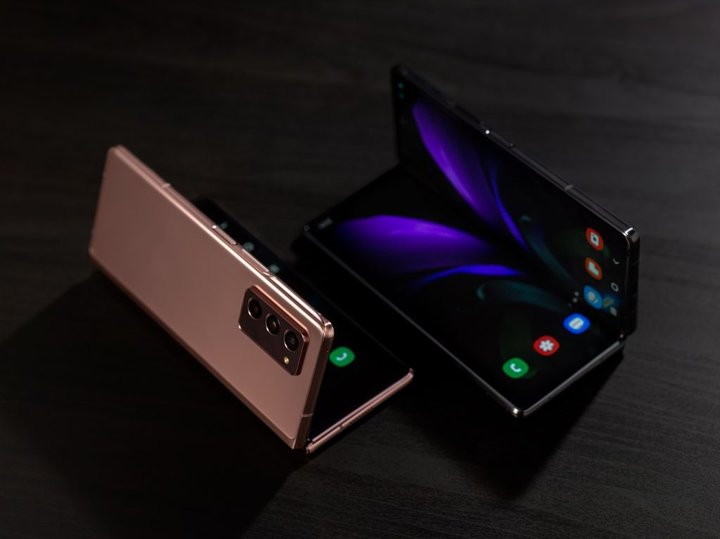 2020年9月1日，三星正式发布折叠屏手机 Galaxy Z Fold 2