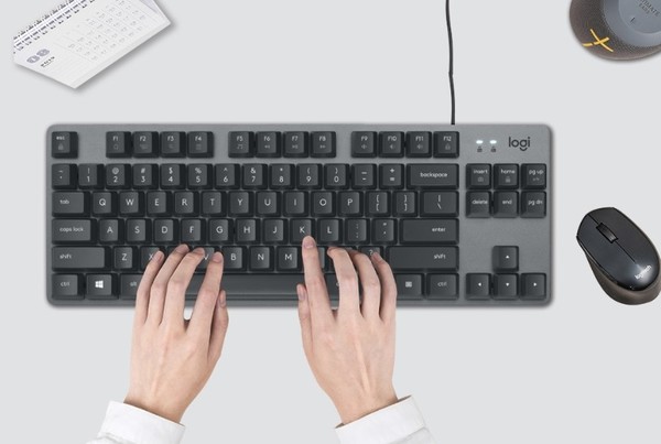 2020年9月29日，罗技发布K835机械键盘