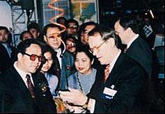 1994年，吴基传用诺基亚2110，打通了中国历史上第一个GSM电话