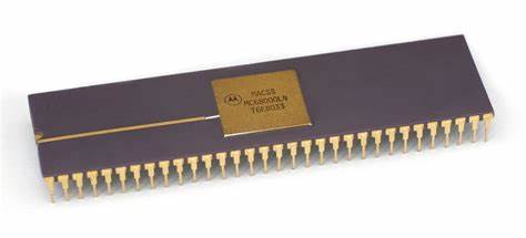 1979年，摩托罗拉推出处理器——MC68000，应用于果公司第一代Mac电脑
