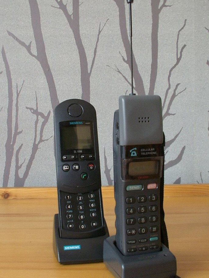 1999年，世界第一款滑盖手机 ——西门子SL1088发布