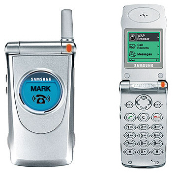 2001年，第一款双显示屏手机——三星SGH-A288发行