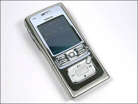 2005年，诺基亚N91面市，全球第一款内置4GB微机械硬盘的手机