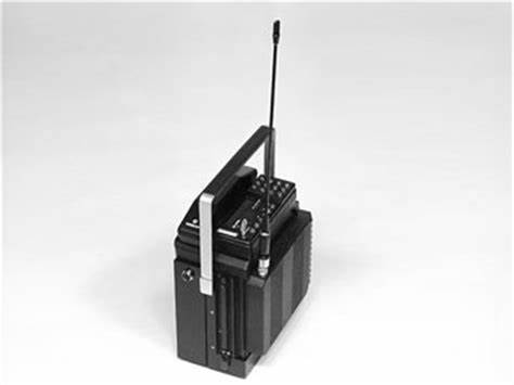 1982年，诺基亚的第一台 “移动电话” ——“Mobira”诞生，重达20斤