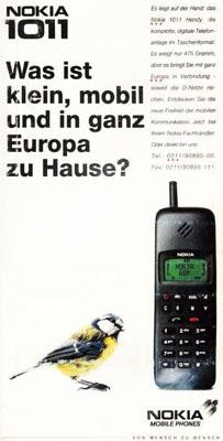 1992年11月10日。全球首款“GSM”手机——诺基亚1011上市，世界第一部能发短信的手机