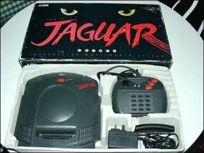 1993年，雅达利推出世界第一款64位游戏机——Atari Jaguar（美洲虎）