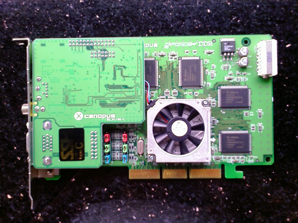 1999年8月，NVIDIA发布GeForce 256（NV10），首先提出了GPU的概念