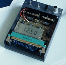 1972年，S.Kobayshi 等人制成TN-LCD(TN液晶），并迅速工业化