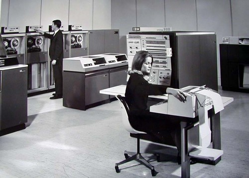 1964年4月7日，IBM360计算机问世，标志着第三代计算机登场