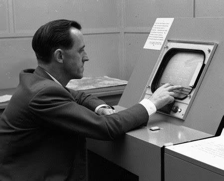 1967年，E.A. Johnson发明了世界第一块触摸屏，应用于航空交通管理