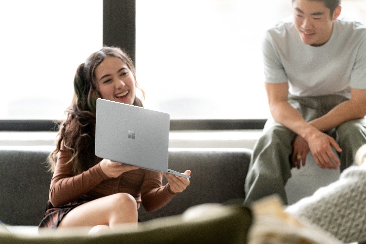 微软 Surface Laptop Go 2 正式发布 11 代酷睿 i5+12.4 英寸触控屏