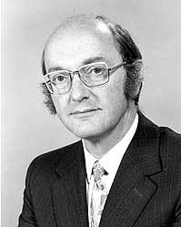 Donald Davies在1965年创造了“Packet(包)”