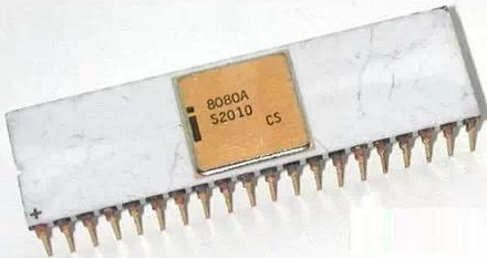 英特尔改进的微处理器intel 8080芯片于1974年4月1日推出