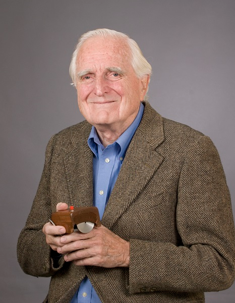 Doug Engelbart 1968年12月9日公开展示了Hypertext
