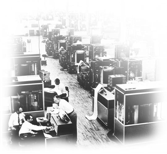 第一个外部硬盘驱动器IBM 350 磁盘文件于1956年9月13日发布