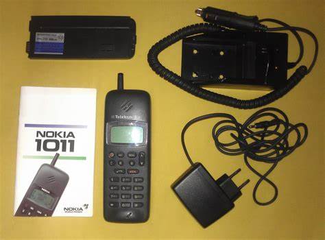 Nokia发布了Nokia 1011，这是第一款采用GSM标准的手机