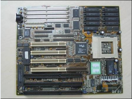 1995年，华硕推出世界上第一款具有PB SRAM的主板P55T2P4