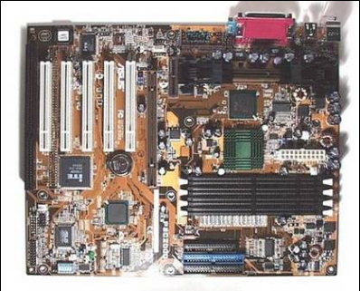 2000年，华硕推出世界上第一款支持英特尔PC133内存主板P3C2000
