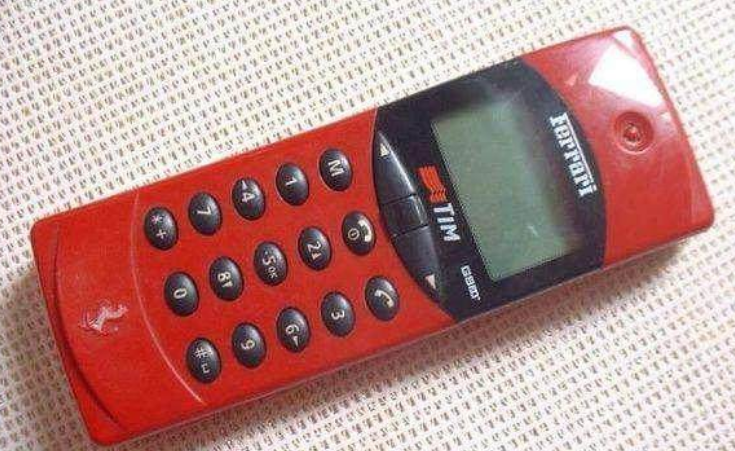 1997年，第一款内置天线手机:汉诺佳CH9771问世