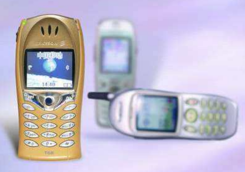 国内第一款256色GSM彩屏手机：爱立信 T68 2001年上市