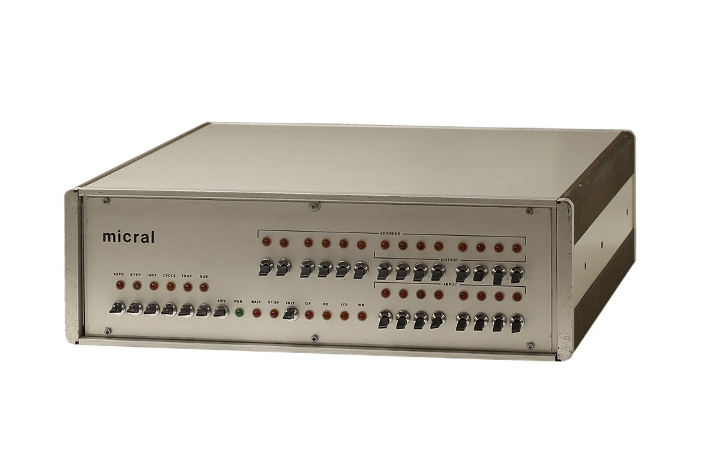 1973年发明的Micral是历史上最早使用Intel微处理器（Intel 8008）的商用个人电脑