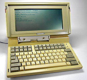 东芝在1985年推出了笔记本Toshiba T1100