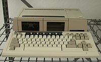 Coleco于1983年6月的夏季国际消费电子展中首次发表Adam
