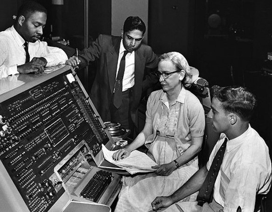 1958年第一个使用词语的计算机语言——Flow—matic正式公开
