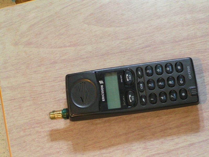1995年，世界上第一款可自编铃声的手机——爱立信GH398发行