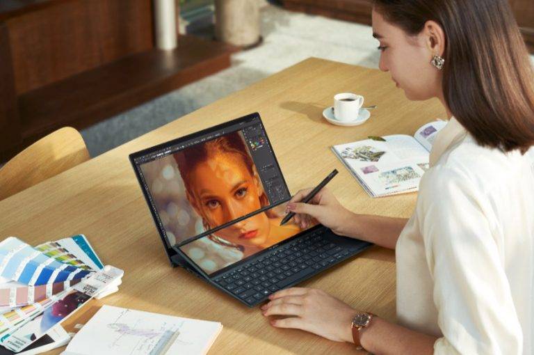 2021年2月3日，华硕灵耀X双屏系列笔记本发布，可升降ScreenPad™ Plus